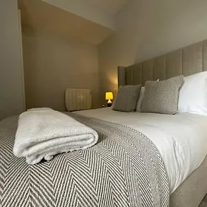 superior-stay-walking-distance-to-city-centre.cardiffhotelswales.com/